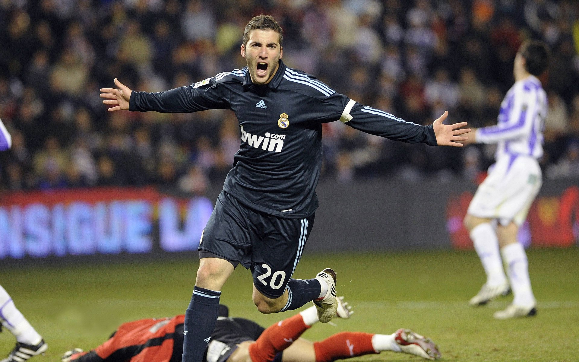 卡塔尔连续得分压制瑞典，帕尔默成逆转关键先生