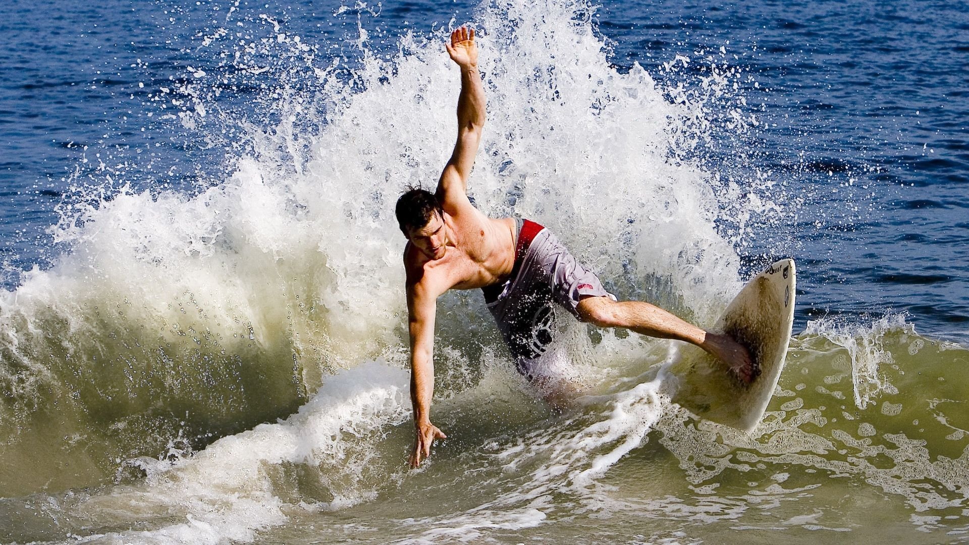 F1年度争冠之夜,苏亚雷斯关键制胜,一场技术与意志的终极较量